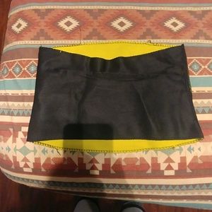 Neopreno waist trainer.